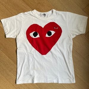 Comme des garçon PLAY - heart tee - size M
